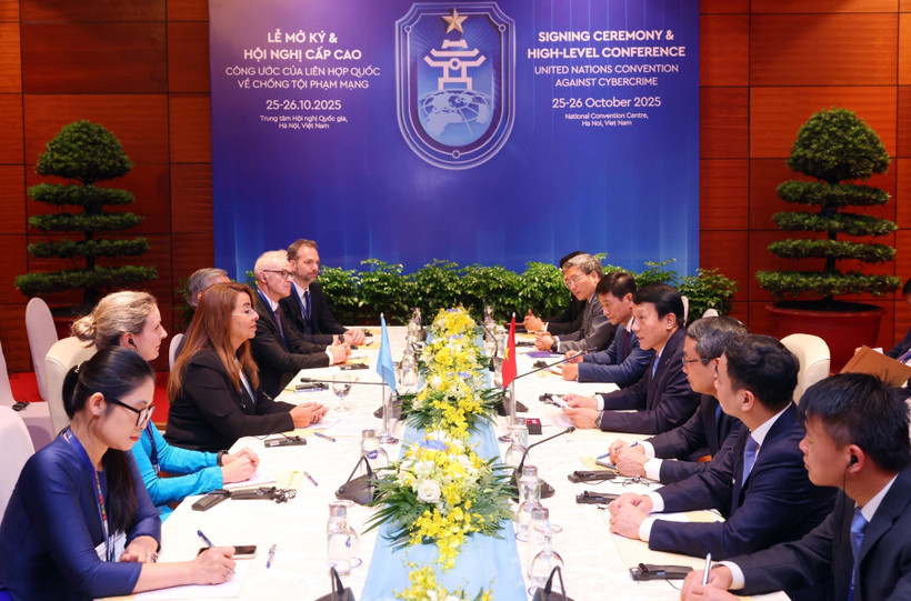 Séance de travail entre le ministre de la Sécurité publique, Luong Tam Quang et Ghada Waly, Sous-Secrétaire générale des Nations Unies et Directrice exécutive de l'UNODC. Photo: VNA