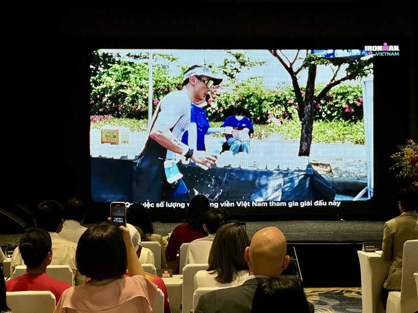 Conférence de presse sur le triathlon IRONMAN 2026 à Da Nang. Photo: VNA