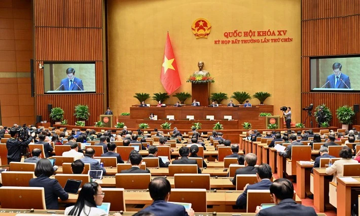 Une séance de travail de l’Assemblée nationale dans le cadre de sa 9e session extraordinaire. Photo: daibieunhandan.vn