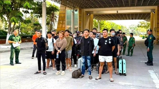 Des citoyens rapatriés du Cambodge. Photo: VNA