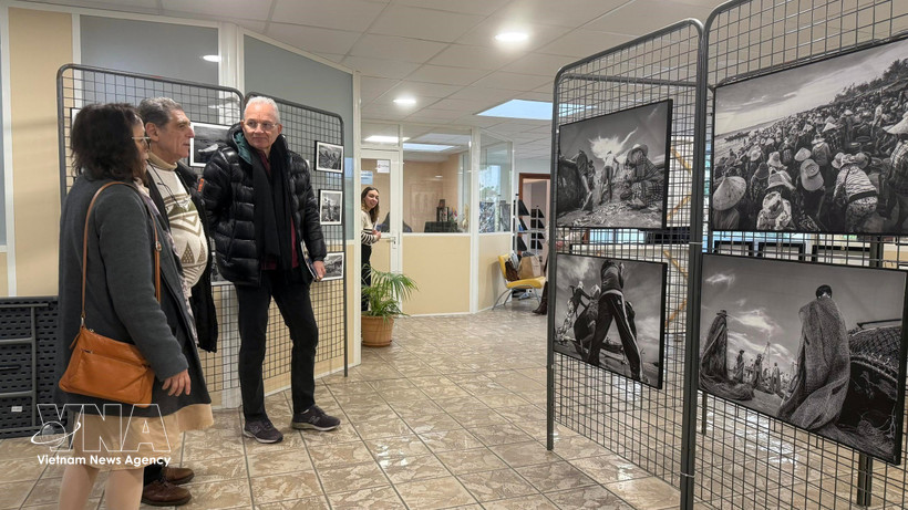 L'exposition se déroule du 3 au 13 février à l'Hôtel de Ville de Châteaudun, en région Centre-Val de Loire. Photo: VNA