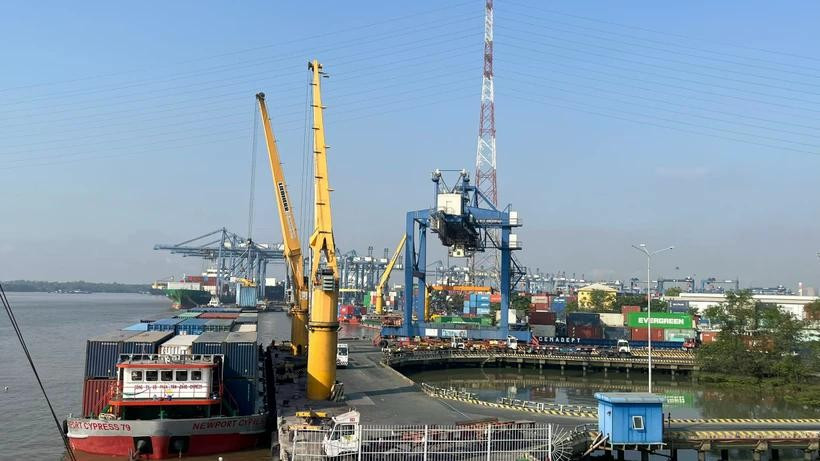 Les experts mettent en garde contre de graves conséquences, car les États-Unis envisagent d'imposer un tarif de 46 % sur les exportations vietnamiennes Photo : VietnamPlus