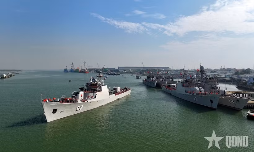 Le navire 09 de la Brigade 171, relevant de la Région navale 2 de la Marine, est parti pour participer à l'exercice naval multilatéral Komodo 2025 en Indonésie. Photo: qdnd.vn