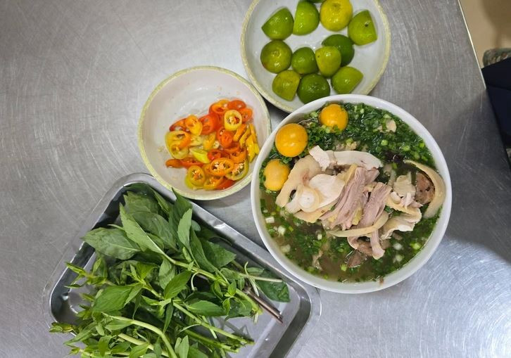 En 2024, le phở de Nam Dinh et de Hanoï a été reconnu patrimoine culturel immatériel national. Photo: tuoitre.vn