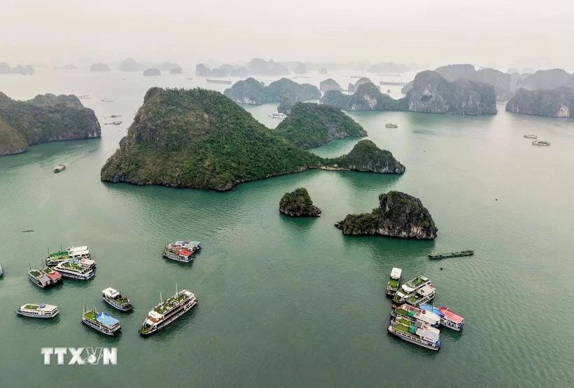 La baie d'Ha Long ne figure pas sur la liste des 56 sites du patrimoine mondial en péril. Photo: VNA