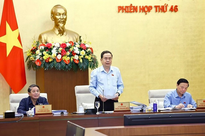 Le président de l'Assemblée nationale, Trân Thanh Mân, préside la séance d'ouverture de la 46e réunion du Comité permanent de l'organe législatif. Photo: VNA 