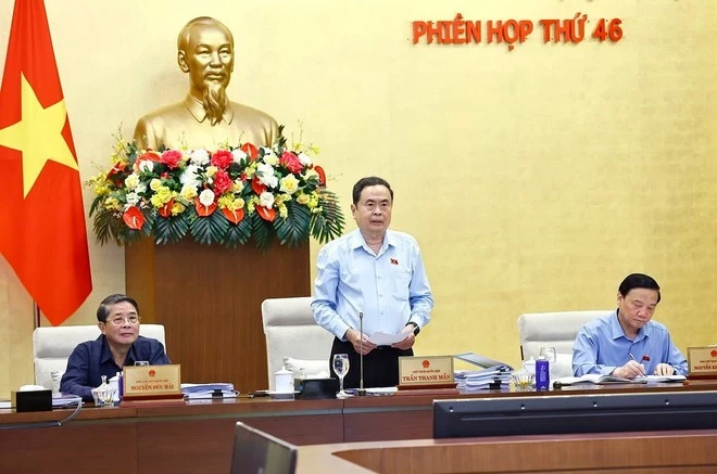 Le président de l'Assemblée nationale, Trân Thanh Mân, préside la séance d'ouverture de la 46e réunion du Comité permanent de l'organe législatif. Photo: VNA 