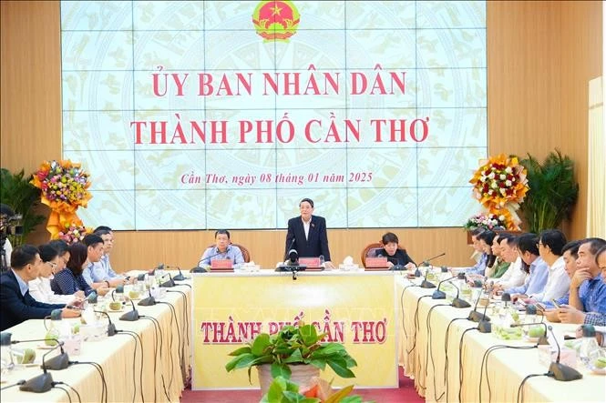 Séance de travail du vice-président de l’Assemblée nationale, Nguyen Duc Hai, avec le Comité populaire de la ville de Can Tho. Photo: VNA