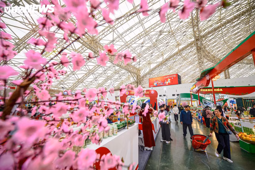 La Foire du Printemps 2026 a attiré 32.300 visiteurs en deux jours. Photo: VNA