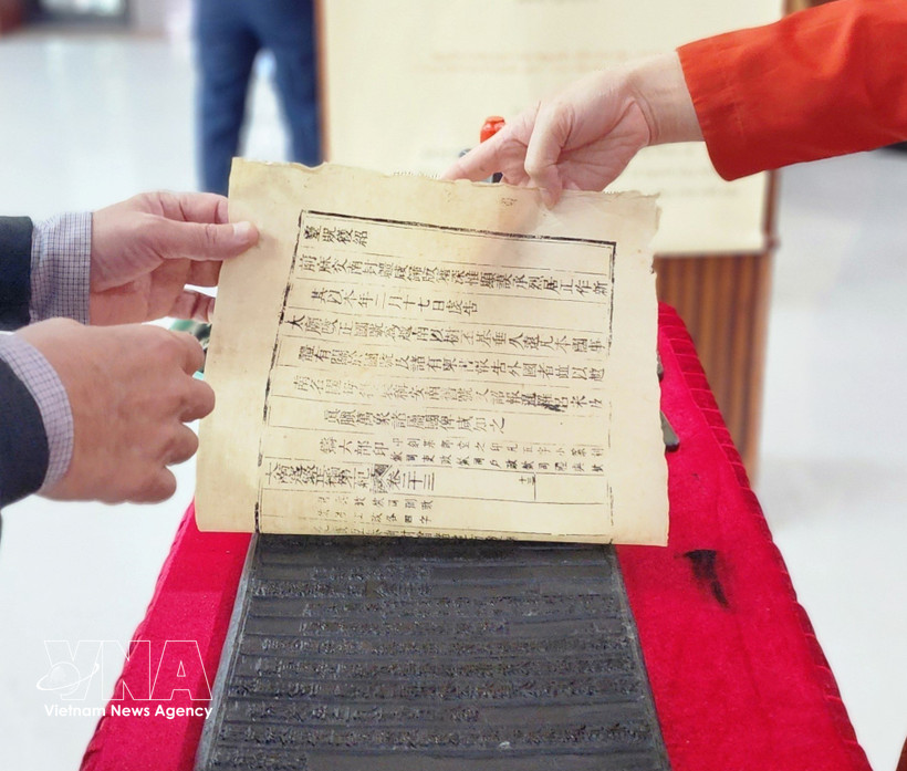 Estampe réalisée à partir d’une planche gravée sur bois de la dynastie des Nguyen. Photo: VNA