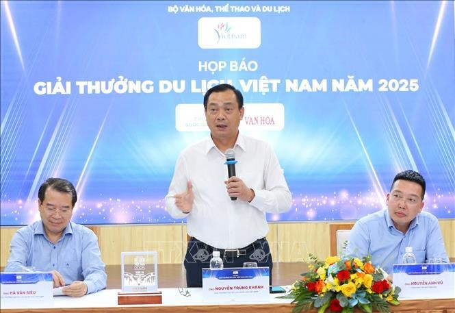 Lors de la Conférence de presse marquant le lancement des Prix du Tourisme vietnamien 2025. Photo:VNA