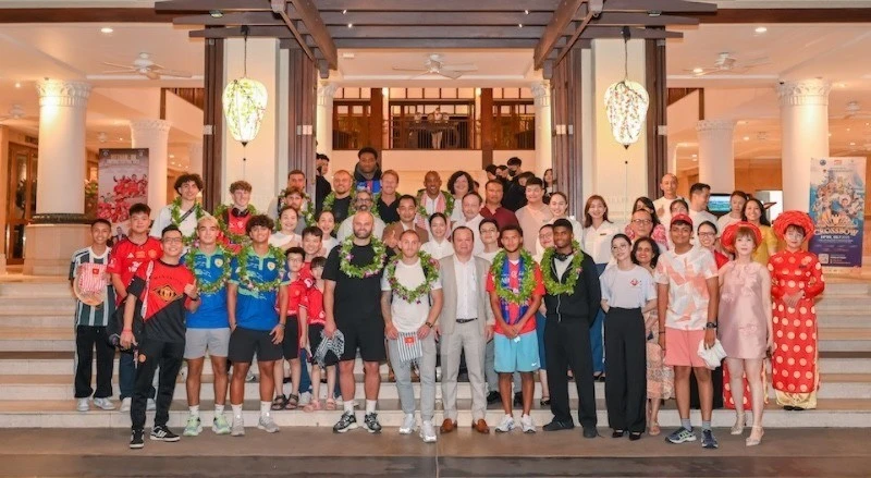 Des footballeurs anglais au Furama Resort Da Nang. Photo : VNA