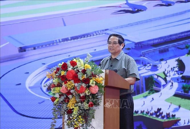 Le Premier ministre Pham Minh Chinh préside la mise en chantier et l’inauguration de 80 projets d’infrastructures importants. Photo: VNA
