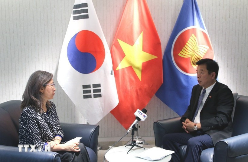 L'ambassadeur du Vietnam en République de Corée, Vu Hô lors de l'interview accordée à l'Agence vietnamienne d'information. Photo: VNA