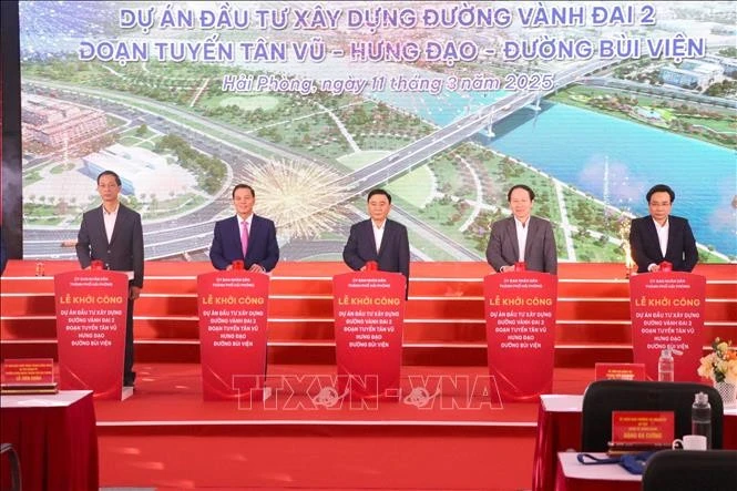 Lancement des travaux de la section Tân Vu-Hung Dao-Bùi Viên du deuxième périphérique de Hai Phong. Photo: VNA