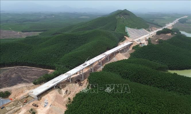 Le ministère de la Construction prévoit de mettre en service 208 km d’autoroutes d’ici le 19 août. Photo: VNA