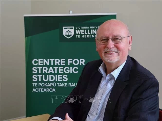 Le professeur Roberto Rabel, de l’Université Victoria Wellington. Photo: VNA