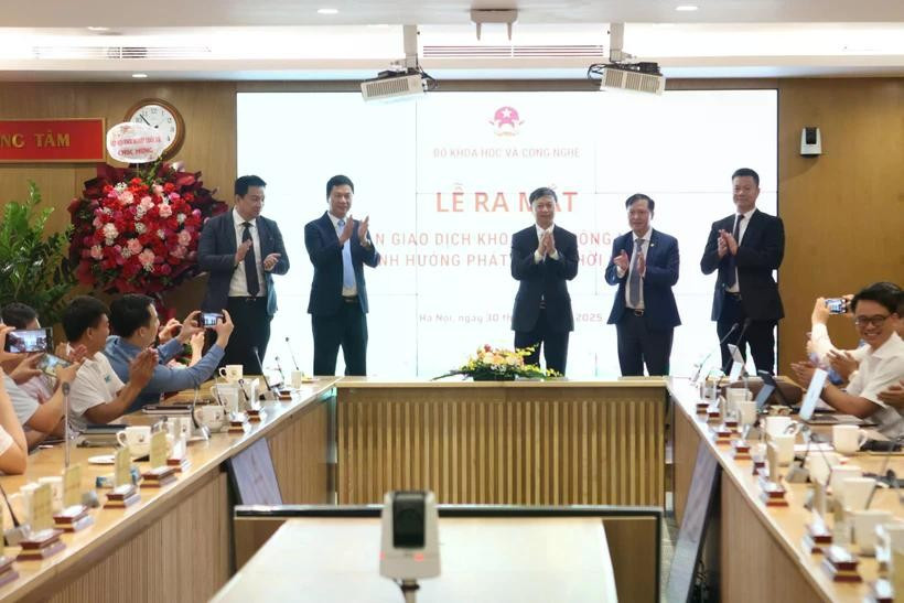 Lancement de la plate-forme Techmart Online. Photo: VNA