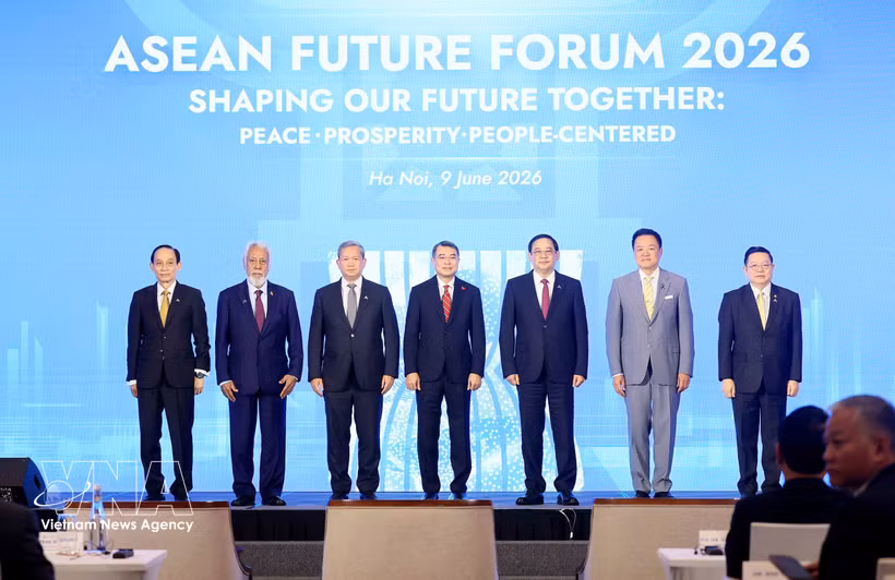 Le Premier ministre Le Minh Hung (centre), ses homologues thaïlandais, cambodgien, lao et timorais et le secrétaire général de l'ASEAN, à la cérémonie d'ouverture du Forum sur l’avenir de l’ASEAN 2026. Photo: VNA