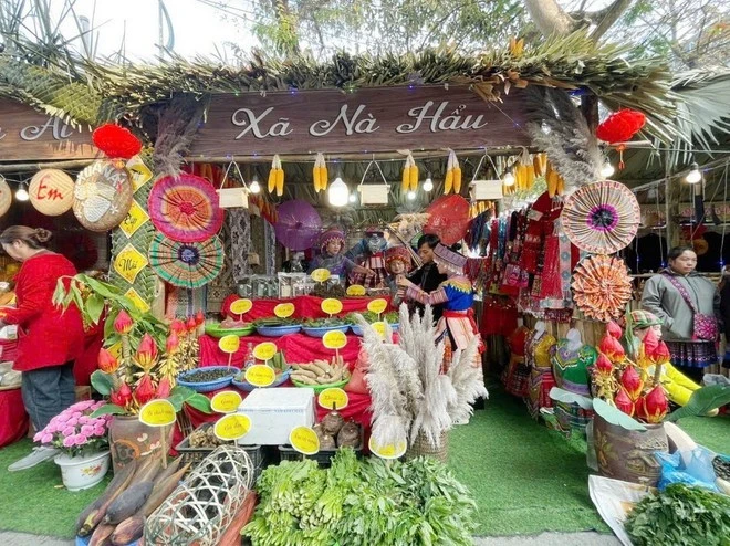 Le point d’orgue du festival est un espace de marché avec près de 30 stands présentant des produits agricoles locaux. Photo: VNA