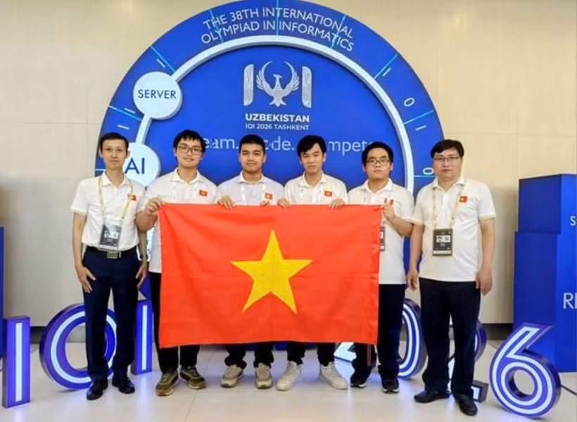 Quatre élèves primés aux Olympiades internationales d'informatique (IOI) 2026. Photo: MOET
