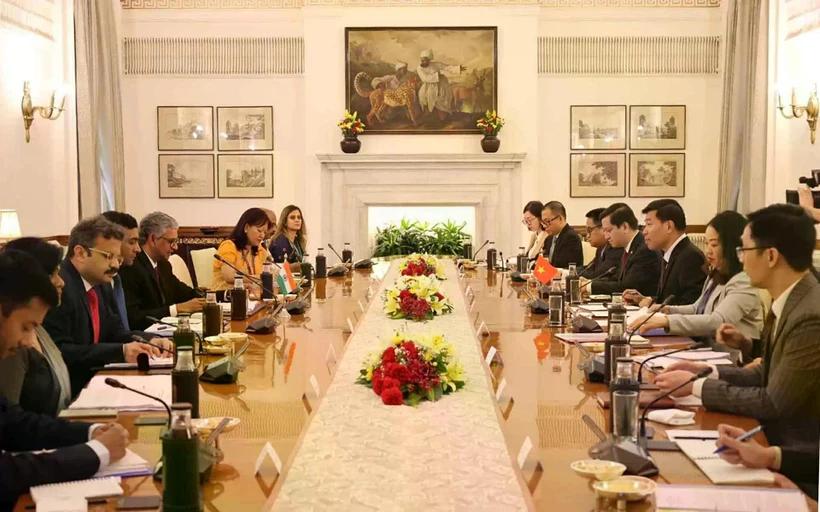 Le vice-ministre des Affaires étrangères Nguyen Manh Cuong et son homologue indien Periasamy Kumaran coprésident la 13ᵉ consultation politique entre le Vietnam et l’Inde ainsi que leur 10ᵉ dialogue stratégique au niveau de vice-ministre des Affaires étrangères. Photo: VNA