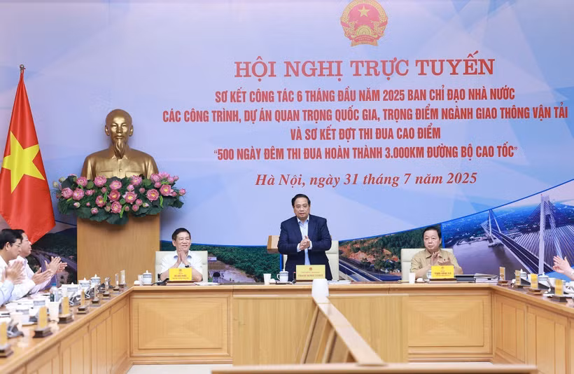 Le Premier ministre Pham Minh Chinh fixe l'objectif d'achever 2.476 km d’autoroutes au 19 août. Photo: VNA