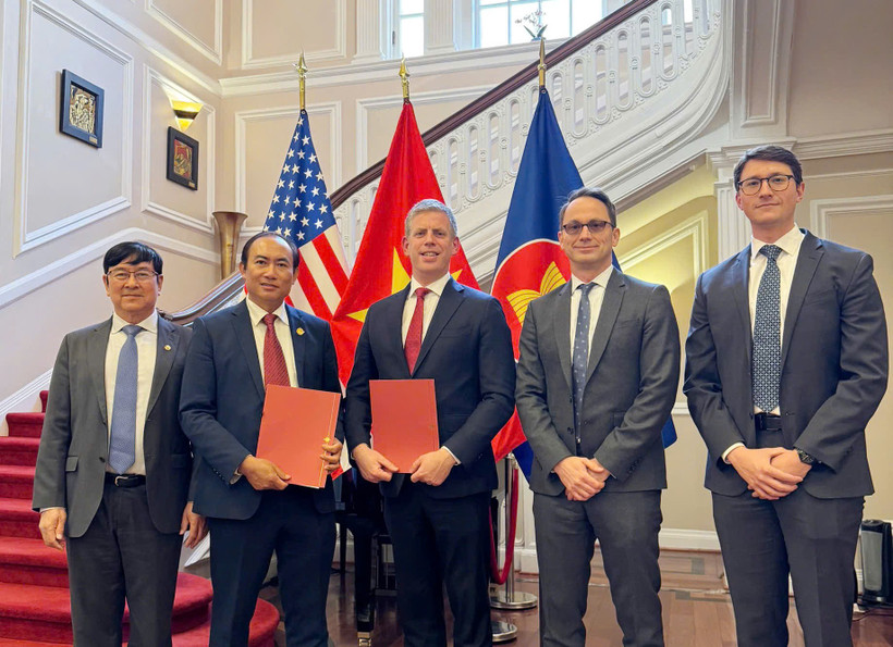 Signature de l'accord de financement entre Vietjet et AV AirFinance. Photo: Vietjet