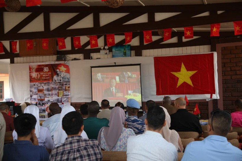 Les participants écoutent le discours du secrétaire général du Parti communiste du Vietnam, To Lam, à l'occasion du 80e anniversaire de la Fête nationale. Photo : Vietnam+