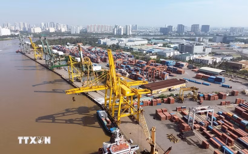 L’escalade du conflit au Moyen-Orient perturbe le transport maritime et pesant lourdement sur les flux commerciaux internationaux. Photo: VNA