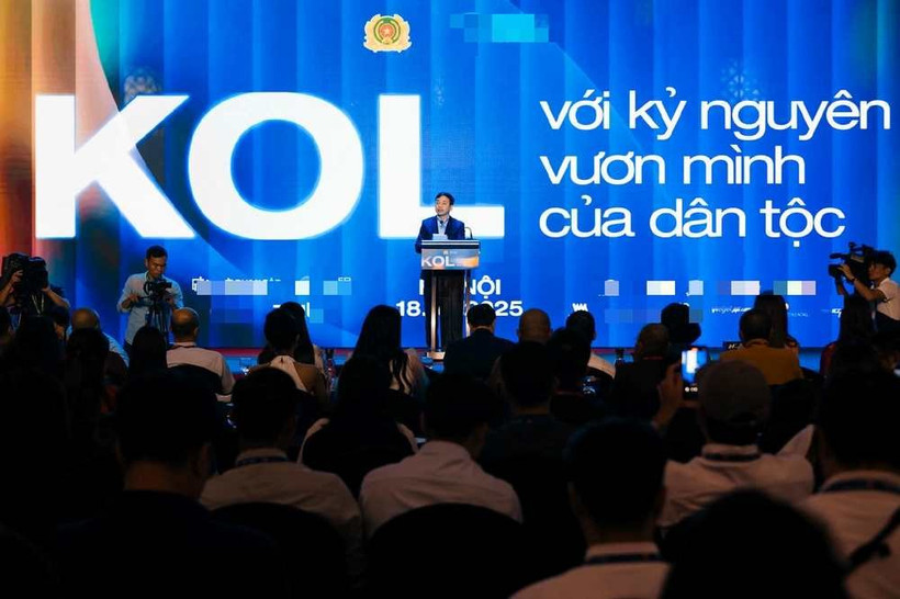 Le Sommet des leaders d’opinion clés 2025 (KOL Summit 2025), ayant pour thème « KOL à l’ère de progrès national » s’est ouvert le 18 août à Hanoï. Photo: baophapluat.vn