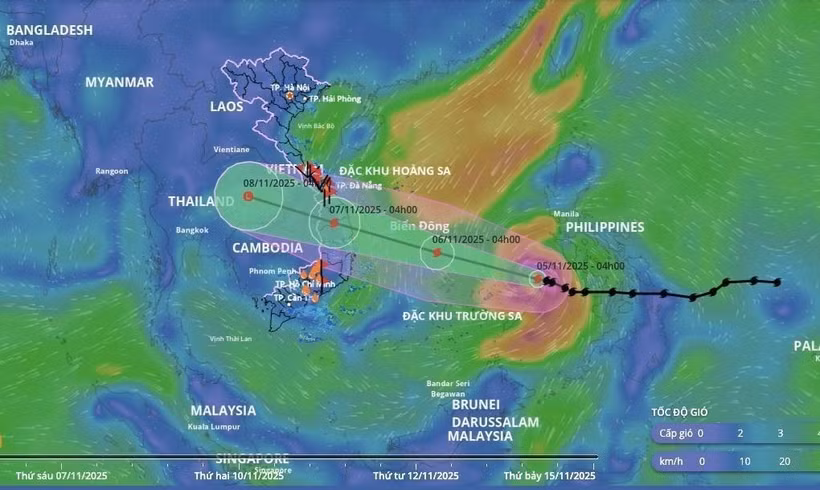 Le typhon Kalmaegi, la 13e tempête à se former en Mer Orientale cette année se déplaçait directement vers les provinces du Centre du Vietnam les 6 et 7 novembre. Photo: VNA