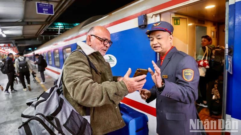 La VNR intensifie ses services afin de satisfaire la demande croissante de voyages durant les congés du 30 avril et du 1er mai. Photo: VNA