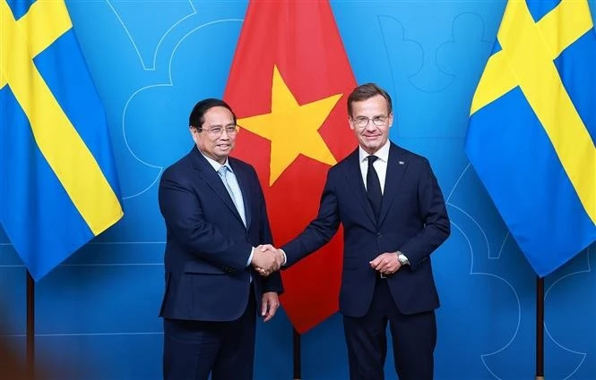 Le Premier ministre Pham Minh Chinh (à gauche) et son homologue suédois Ulf Kristersson. Photo: VNA