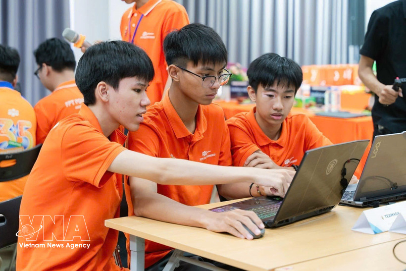 Des élèves de l'école inter-niveau FPT Ha Nam. Photo: VNA