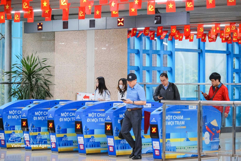 Environ 85 % des passagers privilégient désormais l’identification électronique et la biométrie. Photo: VNA