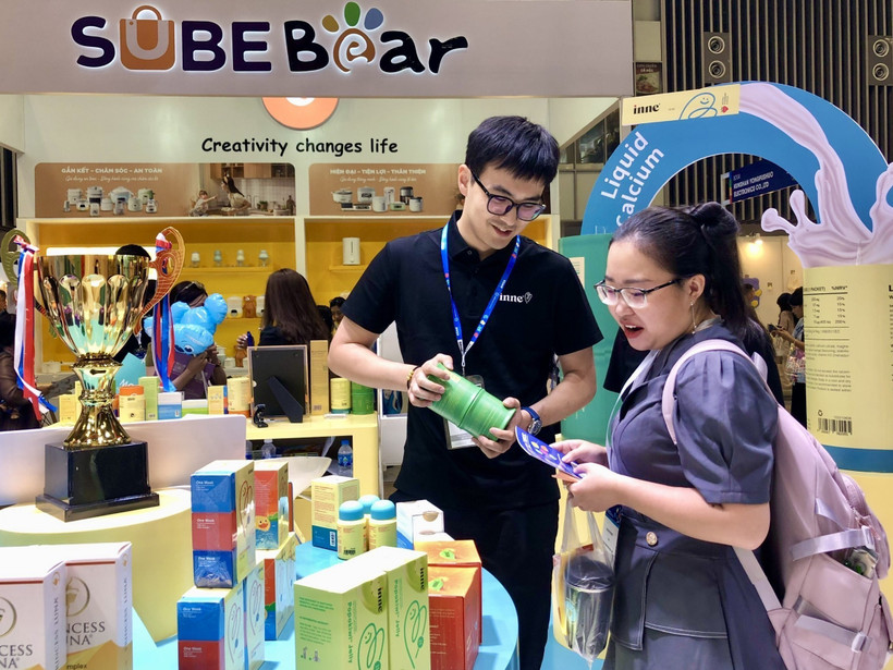 Les deux salons rassemblent des centaines de marques, fabricants et fournisseurs de premier plan. Photo: VNA