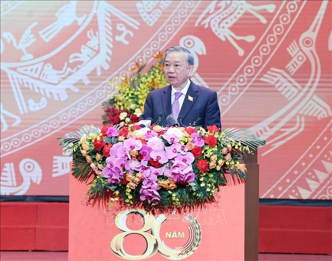 Le secrétaire général du Parti, Tô Lâm s'exprime à la cérémonie commémorant le 80e anniversaire de la fondation du gouvernement. Photo: VNA