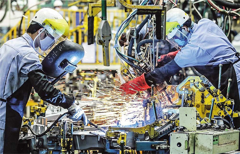 Au 30 juin 2025, le pays avait attiré un total de 21,51 milliards de dollars d'investissement direct étranger. Photo: baodautu.vn