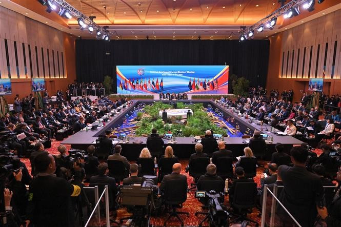 Réunion des ministres des Affaires étrangères du Sommet d'Asie de l'Est, tenue le 11 juillet à Kuala Lumpur. Photo: VNA