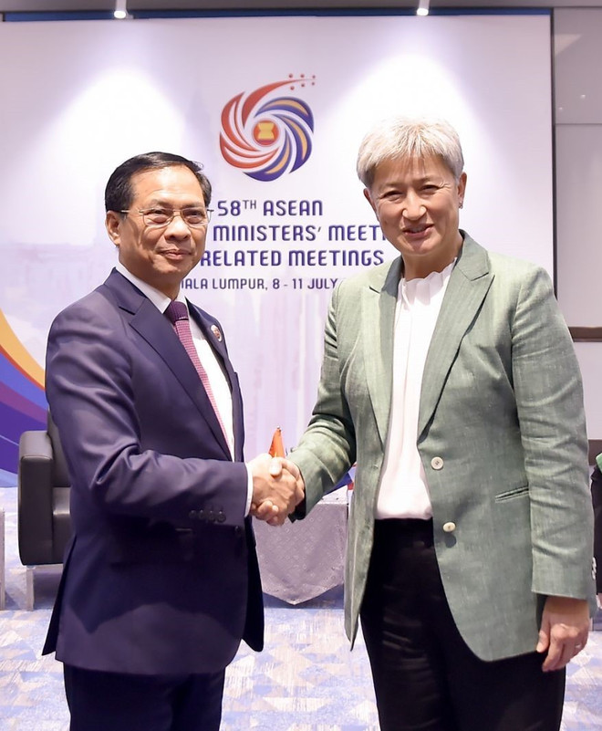 Le vice-Premier ministre, ministre des Affaires étrangères (AE) Bui Thanh Son et la ministre australienne des AE Penny Wong. Photo: baochinhphu.vn australie.jpg