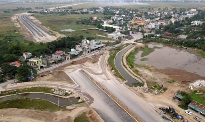 Les localités comptant de nombreux projets clés, notamment Thai Thuy, Tien Hai, Vu Thu et Kien Xuong, concentrent un maximum de ressources pour achever le dégagement des terrains. Photo: VNA thai-binh-2.jpg