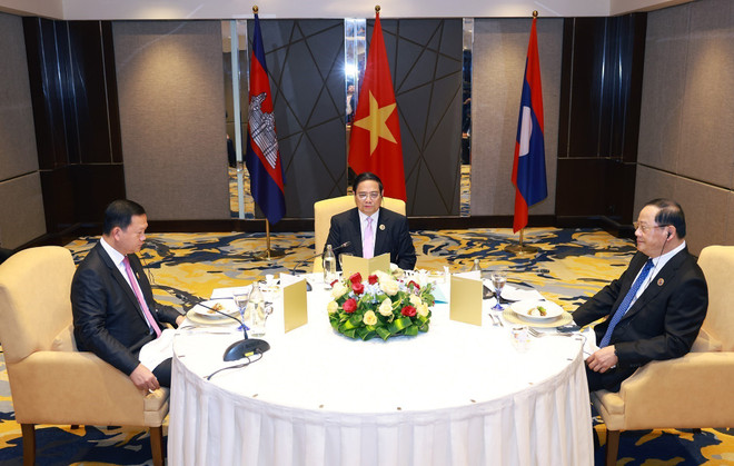 Le 26 mai à Kuala Lumpur (Malaisie), en marge du 46e Sommet de l'ASEAN et des Sommets connexes, le Premier ministre vietnamien Pham Minh Chinh a eu un petit-déjeuner de travail avec ses homologues cambodgien, Samdech Thipadei Hun Manet, et lao, Sonexay Siphandone. Photo: VNA petit-dejeuner.jpg
