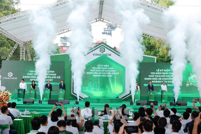 Lancement de la plateforme de commerce électronique VinchemMart. Photo: VNA vina.jpg