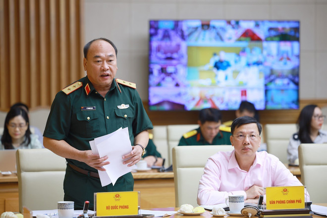 Le général de division Lê Quang Dao, chef d'état-major adjoint de l'Armée populaire du Vietnam, a pris la parole. Photo: VNA armee.jpg