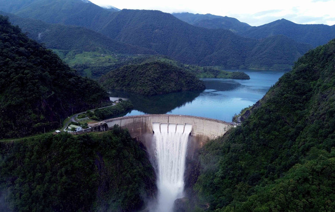 Vue aérienne du barrage hydroélectrique de Nâm Chiên. anh-11.jpg
