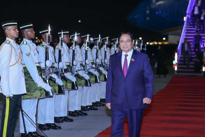 Le Premier ministre Pham Minh Chinh et la délégation vietnamienne sont arrivés en Malaisie pour prendre part au 47e Sommet de l'ASEAN et aux conférences connexes. Photo: baochinhphu.vn pm.jpg