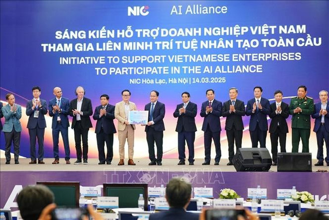 Le Premier ministre assiste à la cérémonie de remise des certificats d'innovation et de coopération technologique. Photo: VNA chinh-ok.jpg