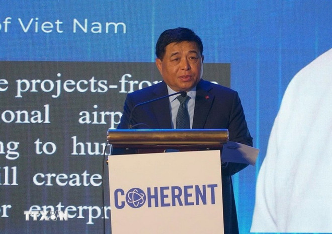 Le vice-Premier ministre Nguyên Chi Dung s'exprime. Photo: VNA dung-1.jpg