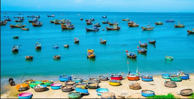 Le secteur touristique de la province de Binh Thuân promeut activement son image auprès du marché touristique international en 2025. Photo: VNA bt.jpg